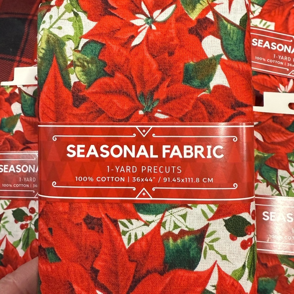 6 yards Seasonal Floral Fabric with Red Poinsettia Design Christmas Holiday NEW - Picture 5 of 6